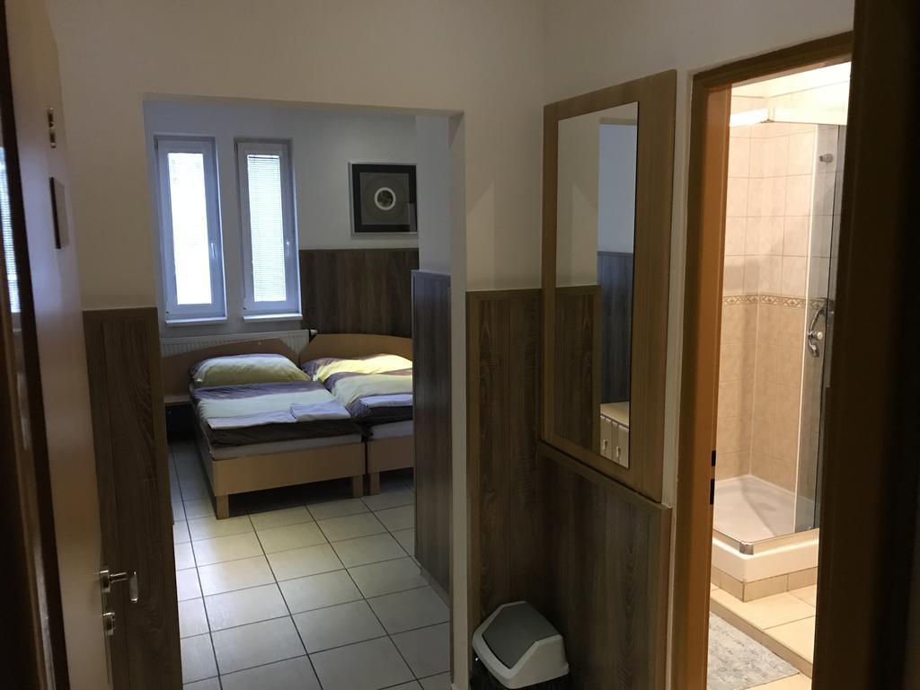 Batavya Penzion Hotel Topoľčany Екстериор снимка