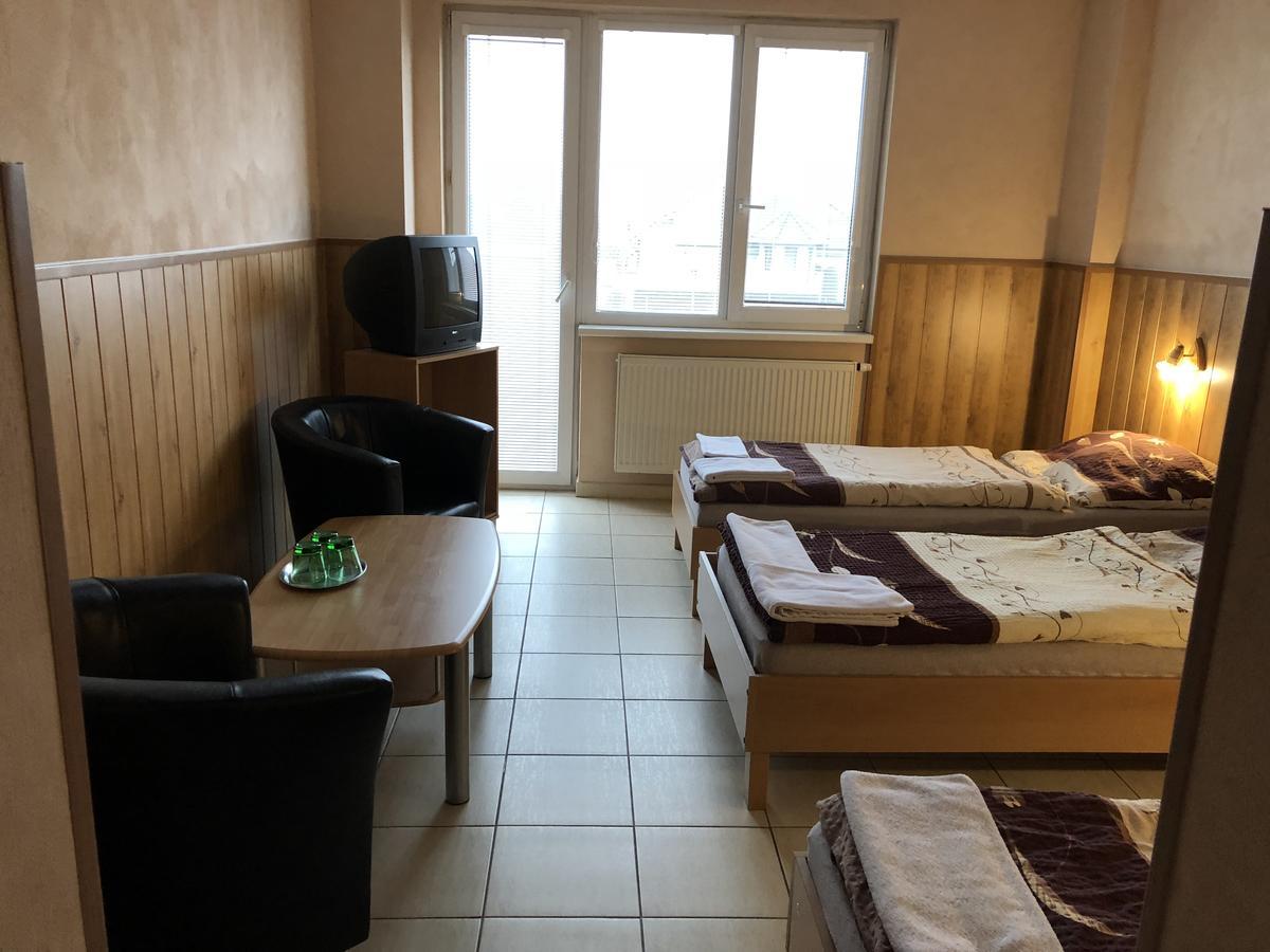 Batavya Penzion Hotel Topoľčany Екстериор снимка